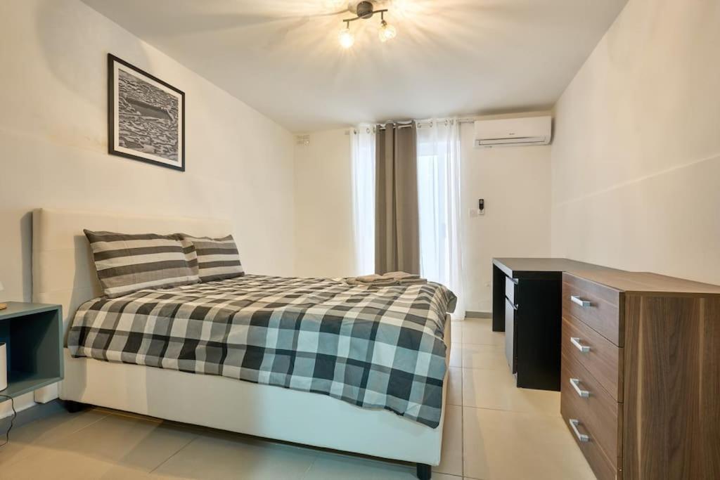 Urban Front - Walking Distance From Paceville And St George Bay Beach Is-Swieqi Esterno foto