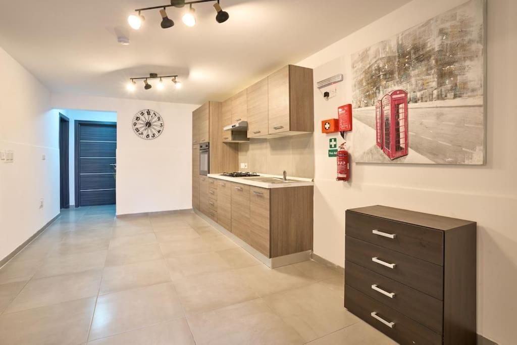 Urban Front - Walking Distance From Paceville And St George Bay Beach Is-Swieqi Esterno foto